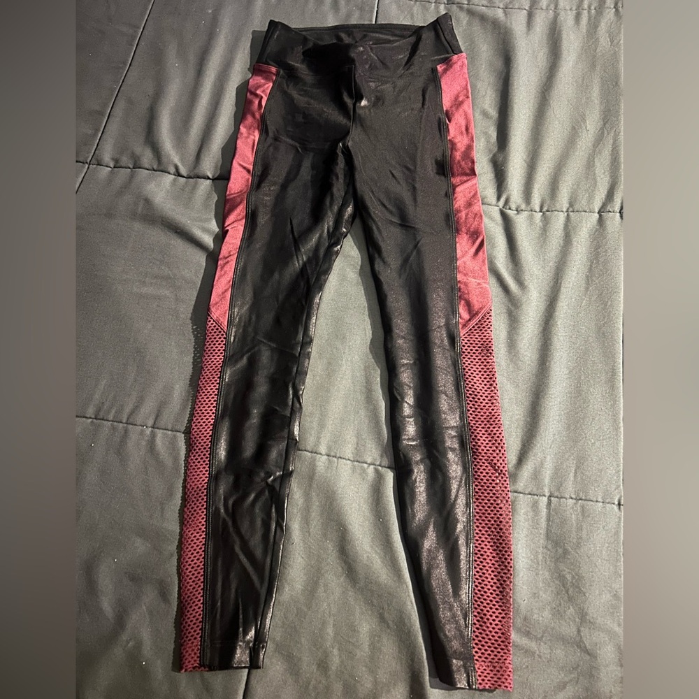 NWOT Koral Black and Burgundy Leggings with Mesh Accents size Small